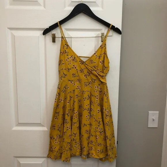 Forever 21 Floral Yellow Spaghetti Strap Mini Sundress in Small/Medium - Picture 2 of 8